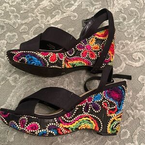 J Renee colorful embroidered style platform wedge size 11